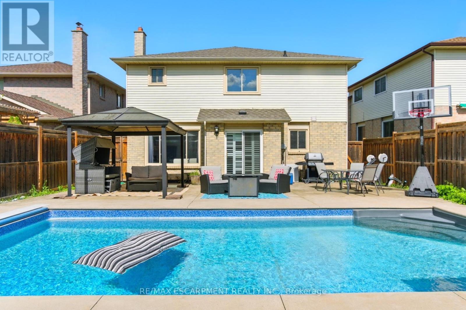 Photo 40 of 580 Deerhurst Drive, Burlington ON