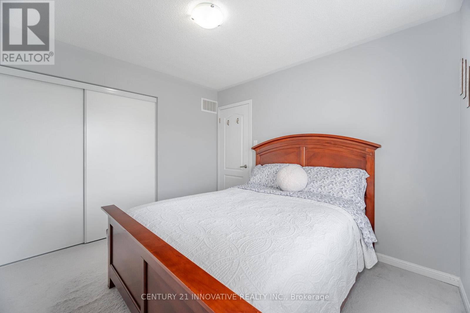 Photo 10 of 909 Asleton Boulevard, Milton ON