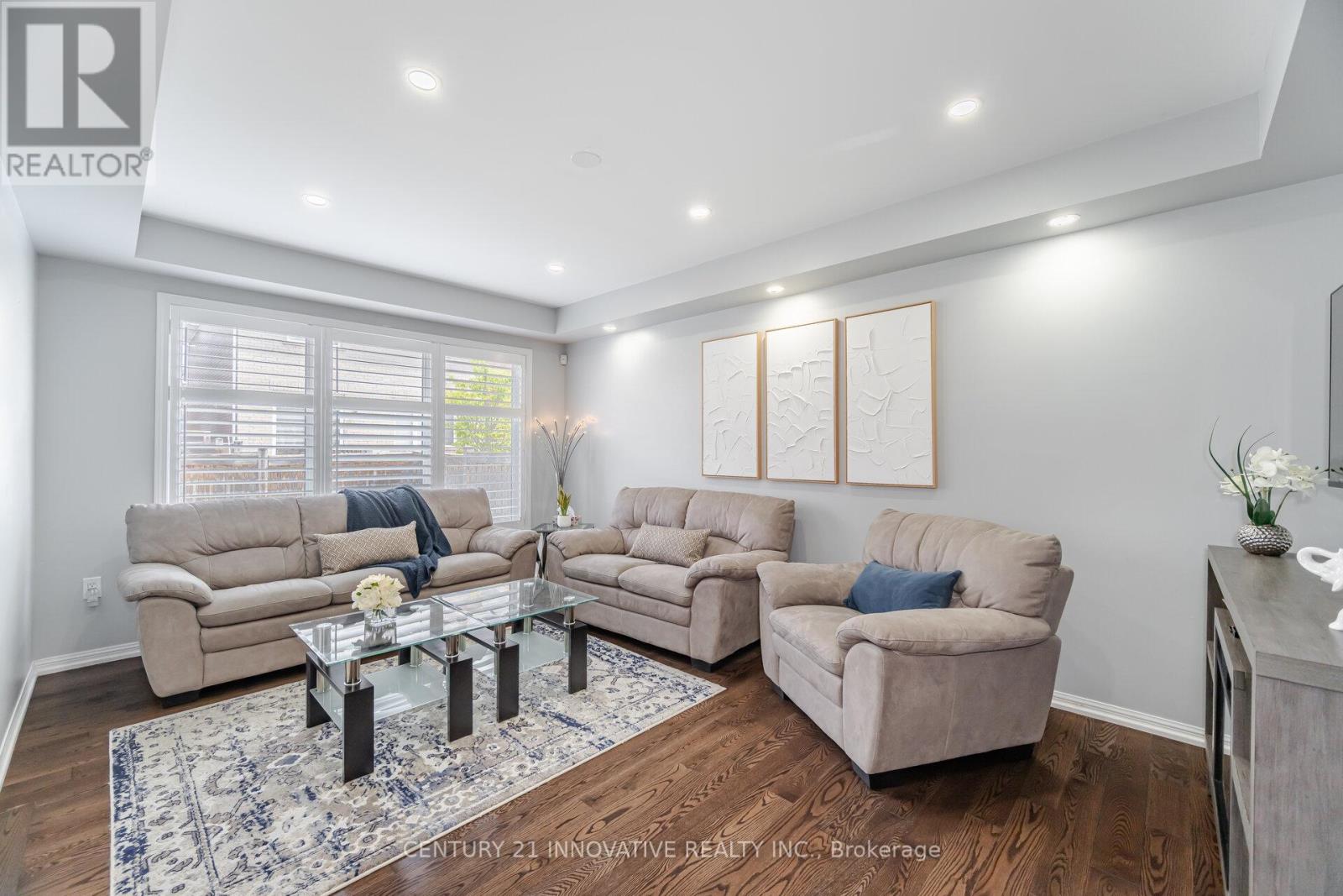 Photo 4 of 909 Asleton Boulevard, Milton ON