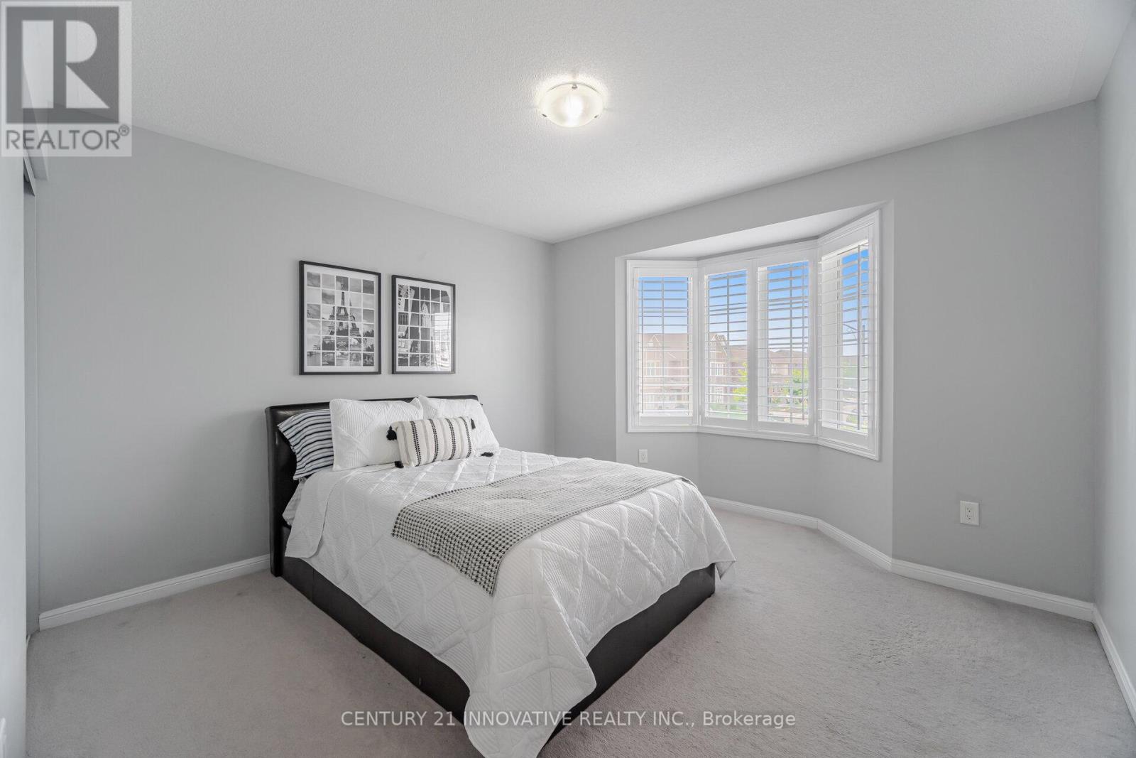Photo 8 of 909 Asleton Boulevard, Milton ON