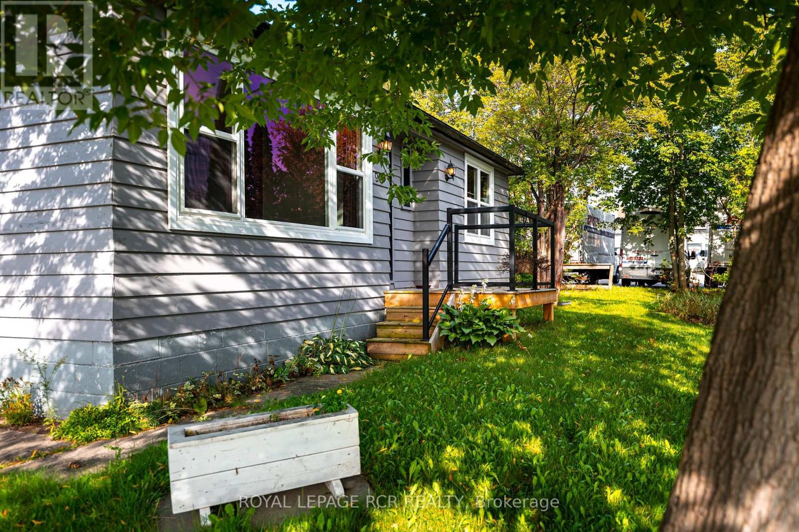 Photo 2 of 90 John Street, Orangeville ON