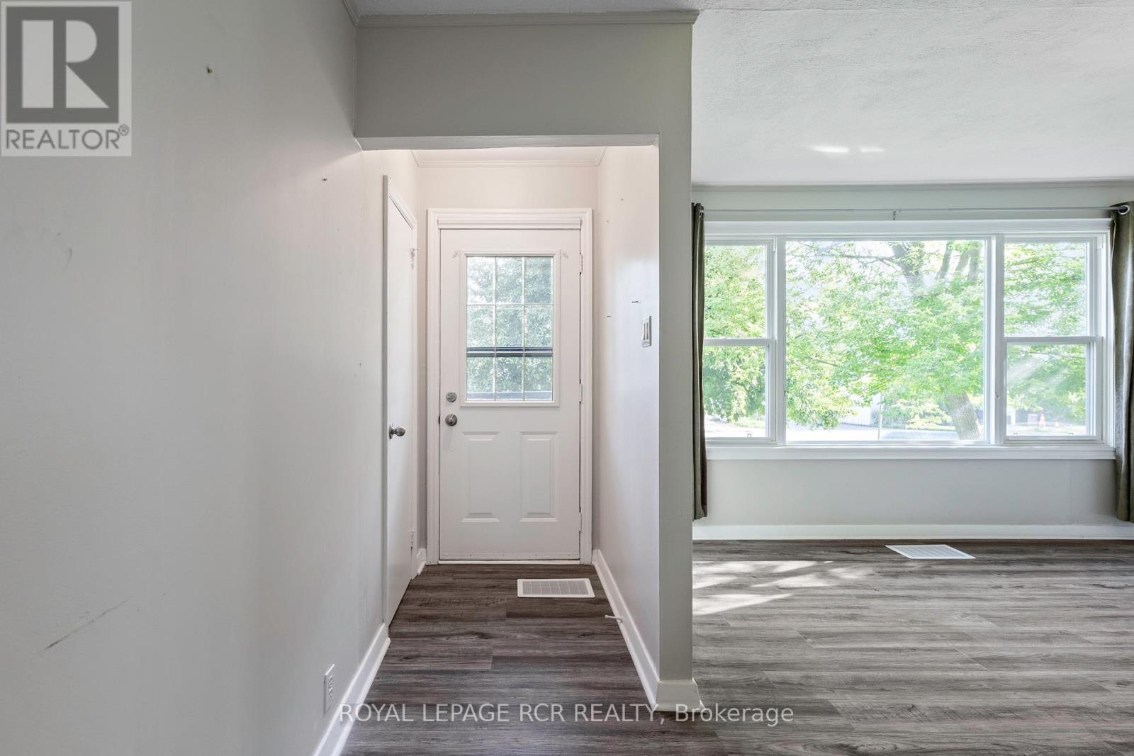 Photo 4 of 90 John Street, Orangeville ON