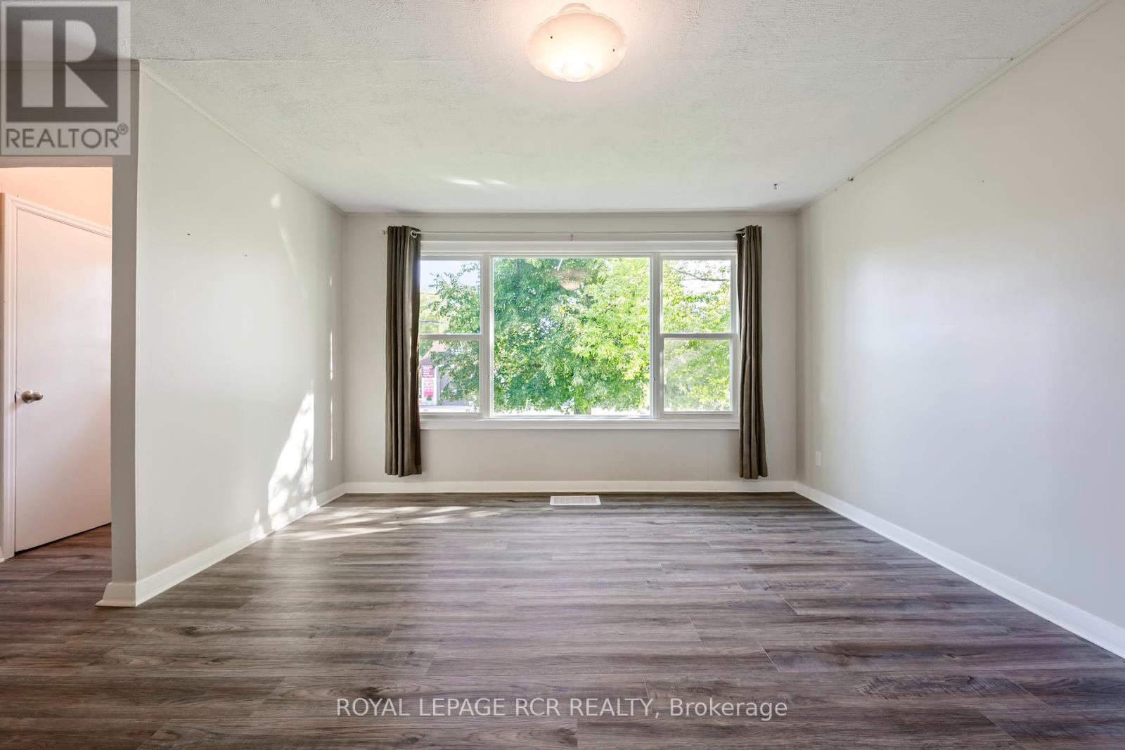 Photo 5 of 90 John Street, Orangeville ON
