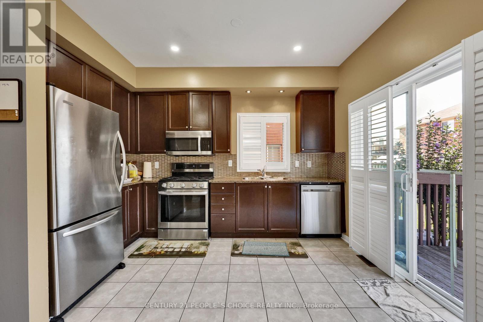 Photo 10 of 46 Commodore Drive, Brampton ON