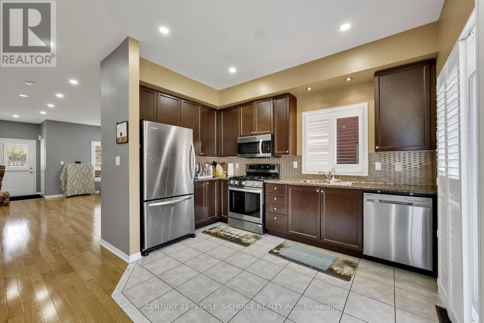 Photo 11 of 46 Commodore Drive, Brampton ON