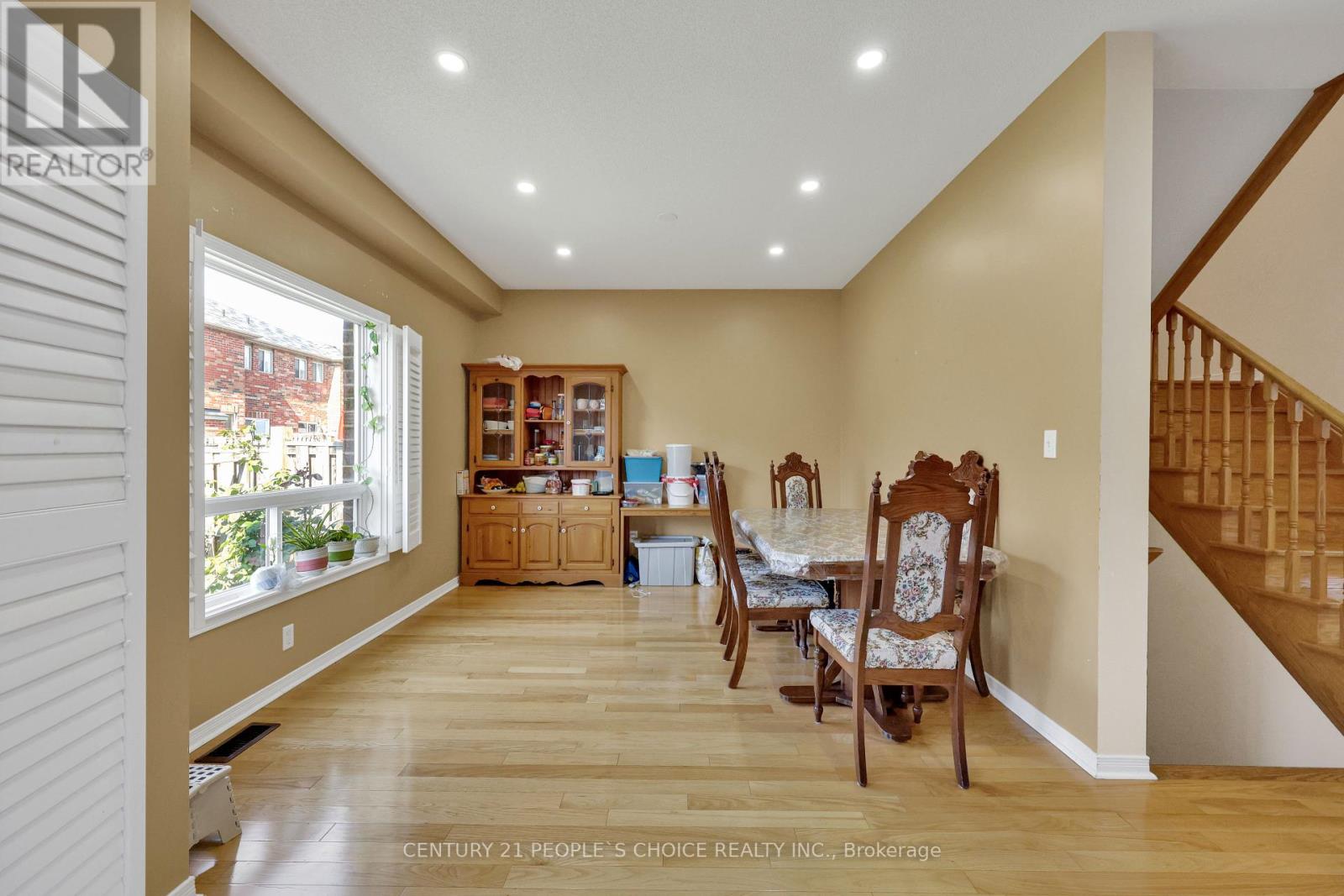 Photo 15 of 46 Commodore Drive, Brampton ON