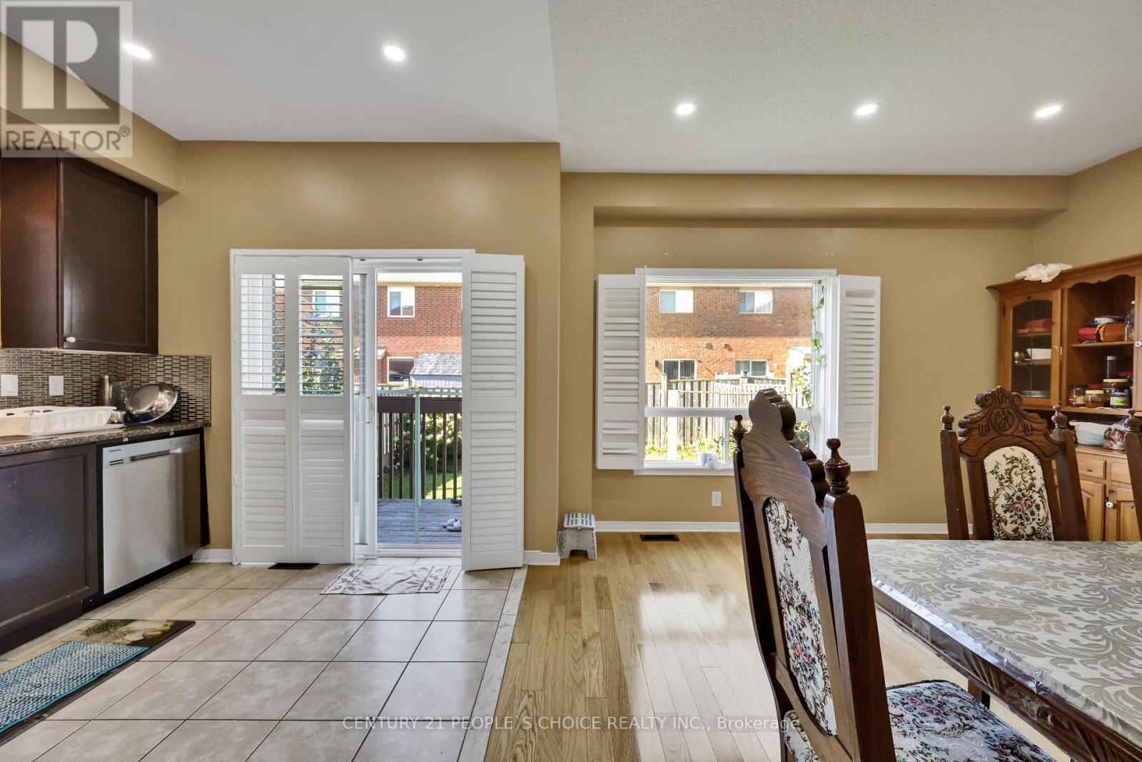 Photo 17 of 46 Commodore Drive, Brampton ON