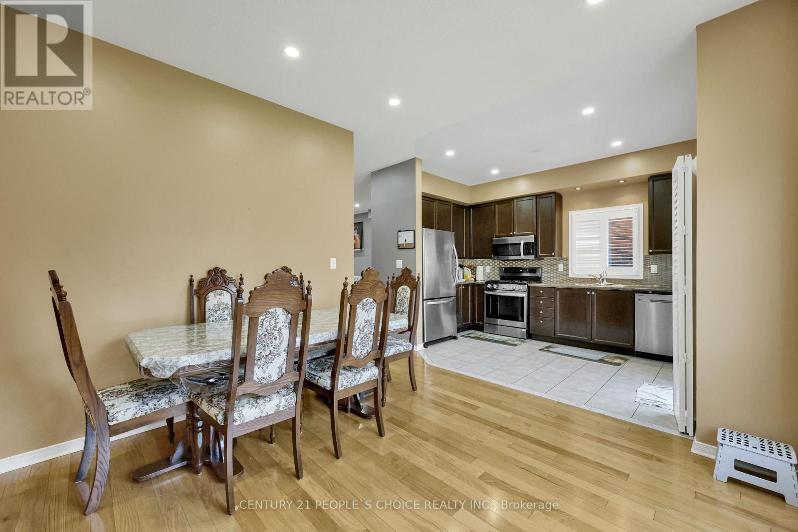 Photo 20 of 46 Commodore Drive, Brampton ON