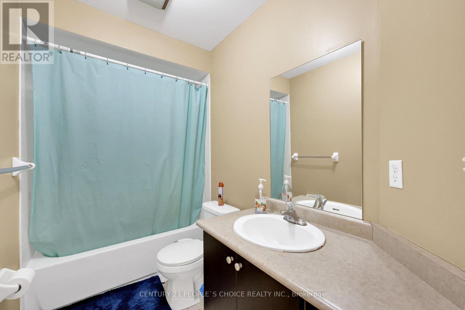 Photo 21 of 46 Commodore Drive, Brampton ON