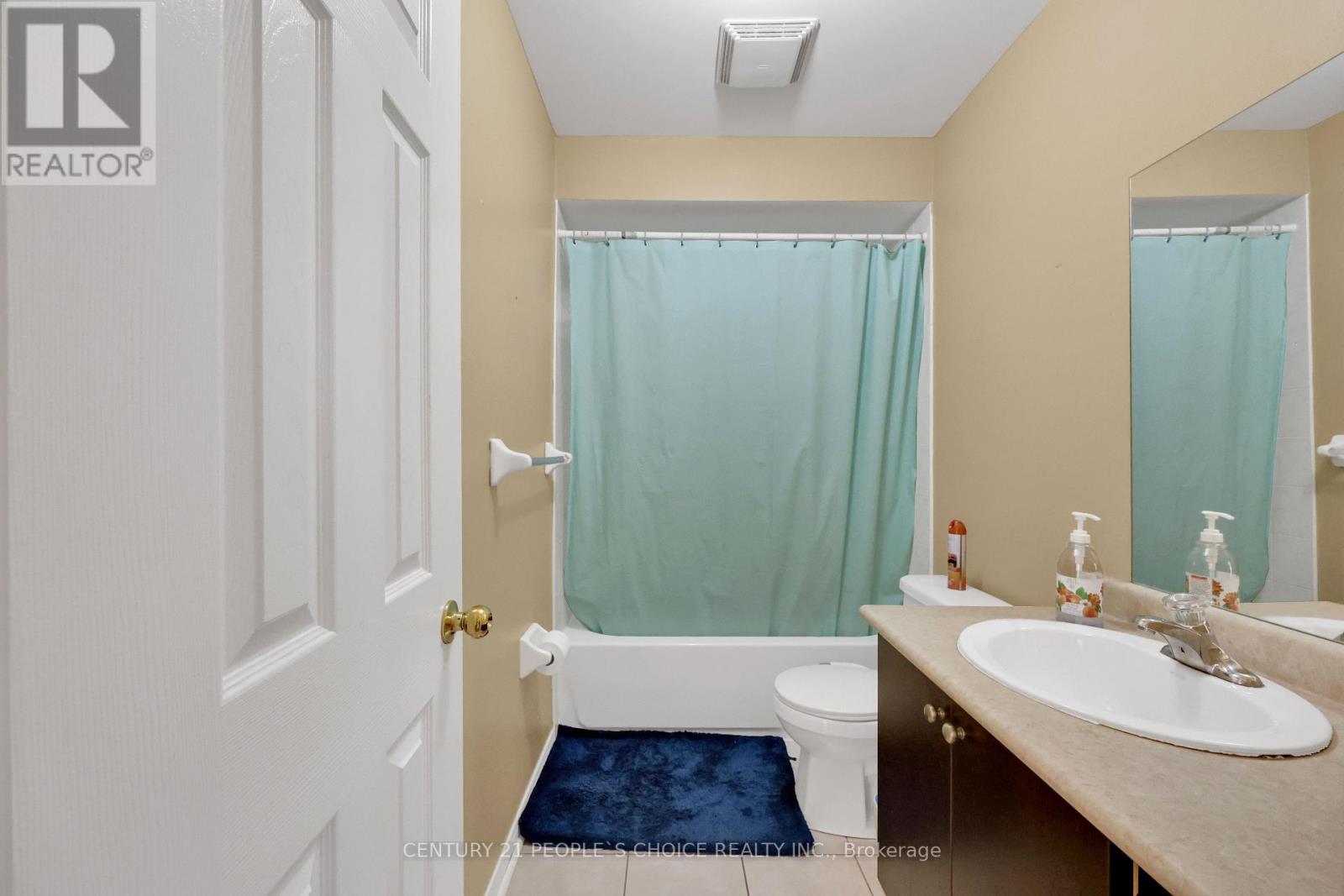 Photo 22 of 46 Commodore Drive, Brampton ON