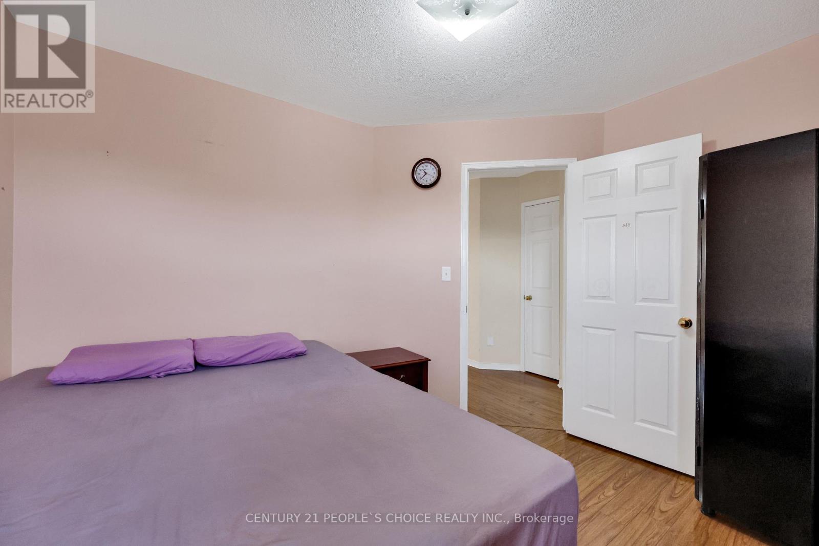 Photo 23 of 46 Commodore Drive, Brampton ON