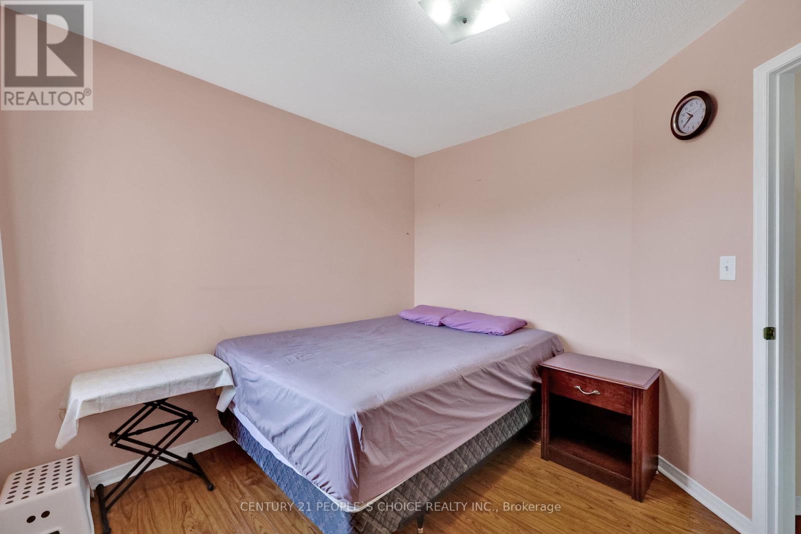 Photo 24 of 46 Commodore Drive, Brampton ON
