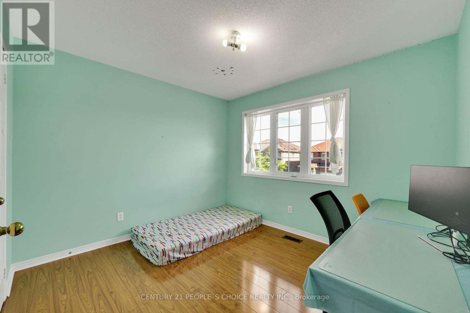 Photo 25 of 46 Commodore Drive, Brampton ON