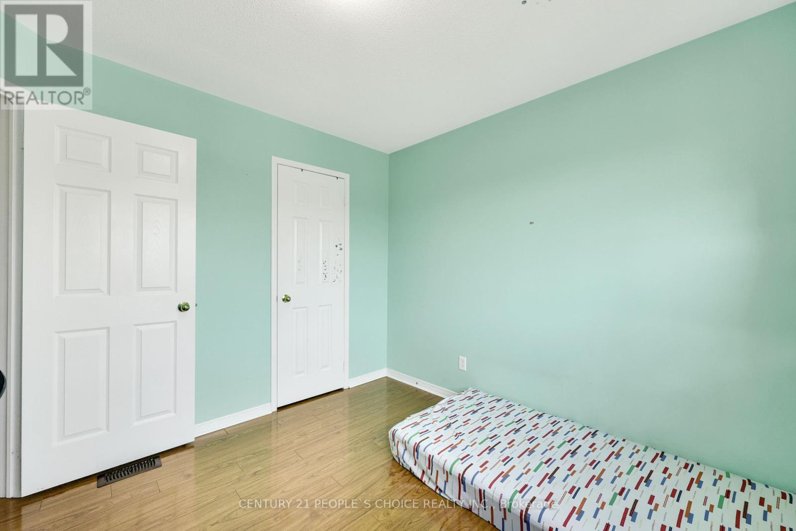 Photo 26 of 46 Commodore Drive, Brampton ON