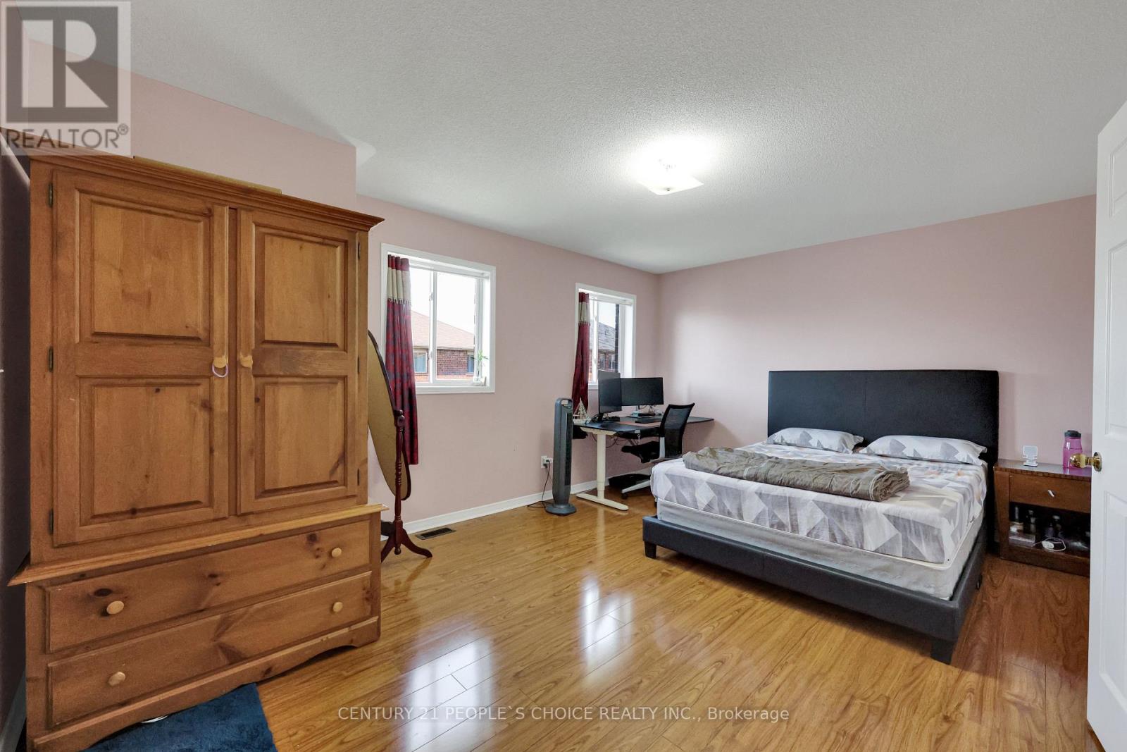 Photo 27 of 46 Commodore Drive, Brampton ON