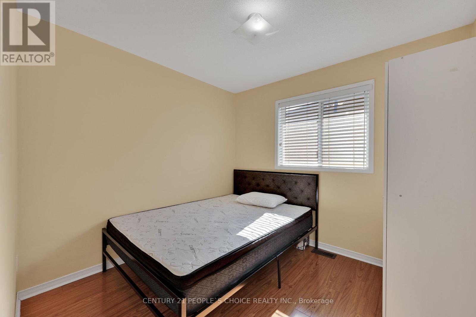 Photo 32 of 46 Commodore Drive, Brampton ON
