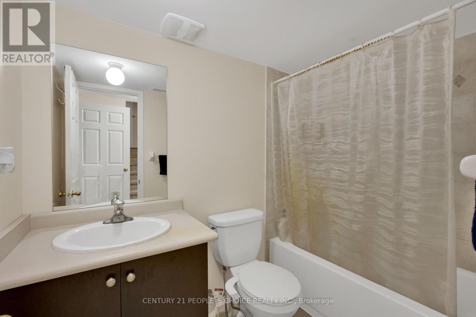 Photo 37 of 46 Commodore Drive, Brampton ON