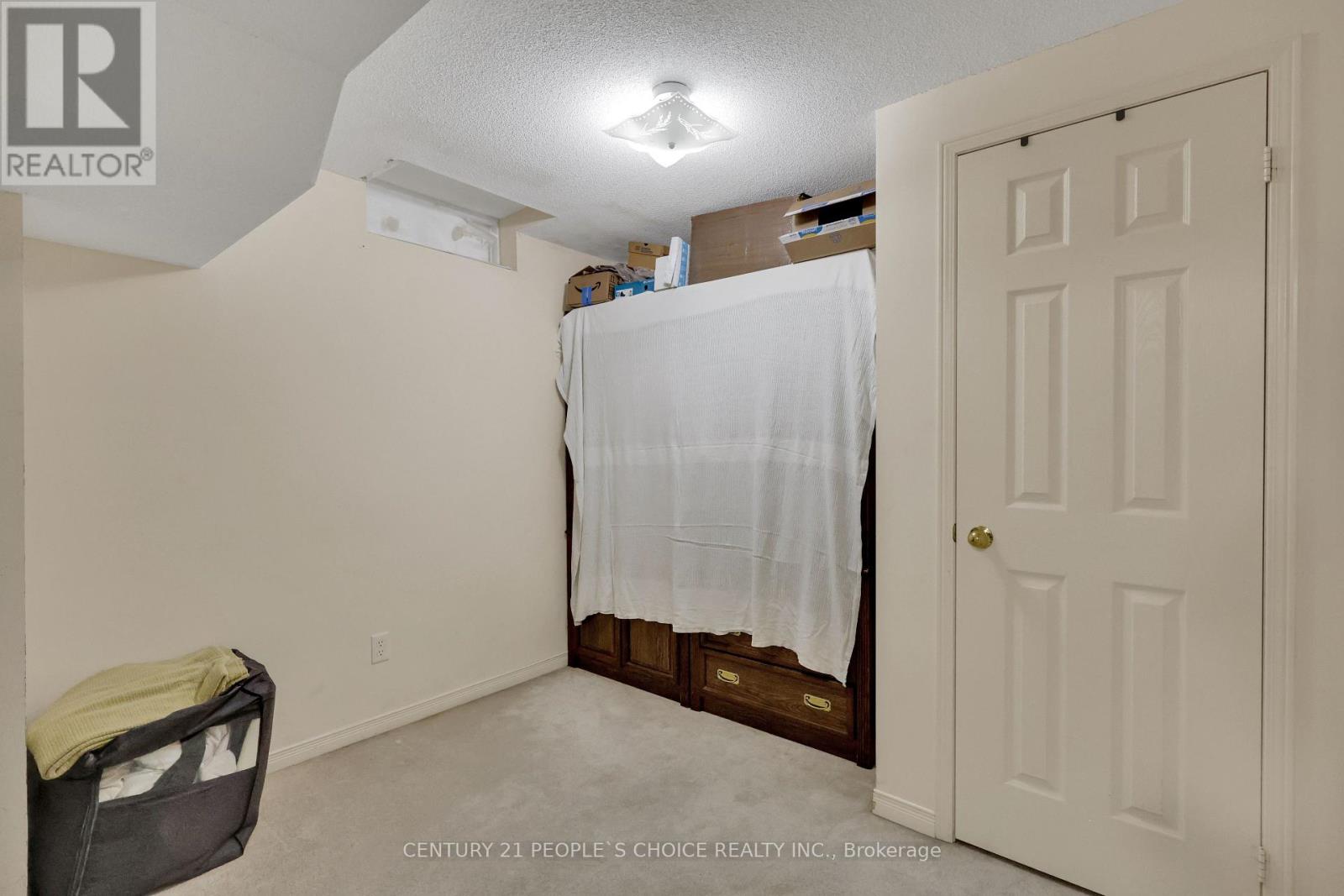 Photo 38 of 46 Commodore Drive, Brampton ON