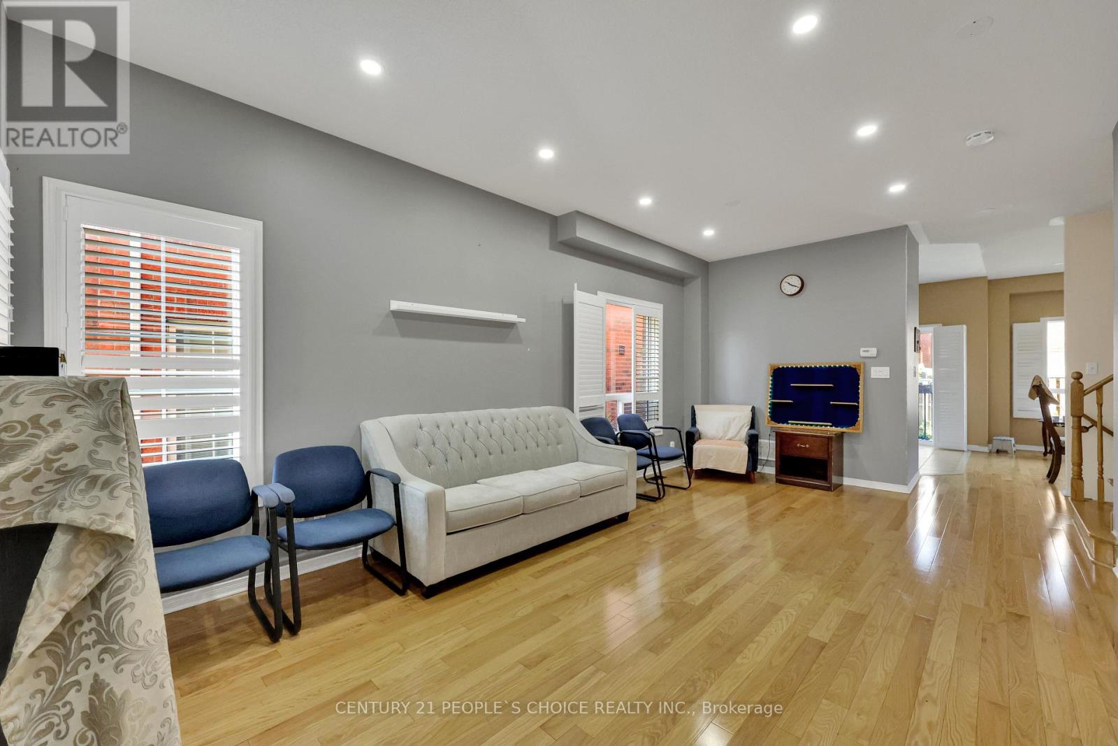 Photo 5 of 46 Commodore Drive, Brampton ON