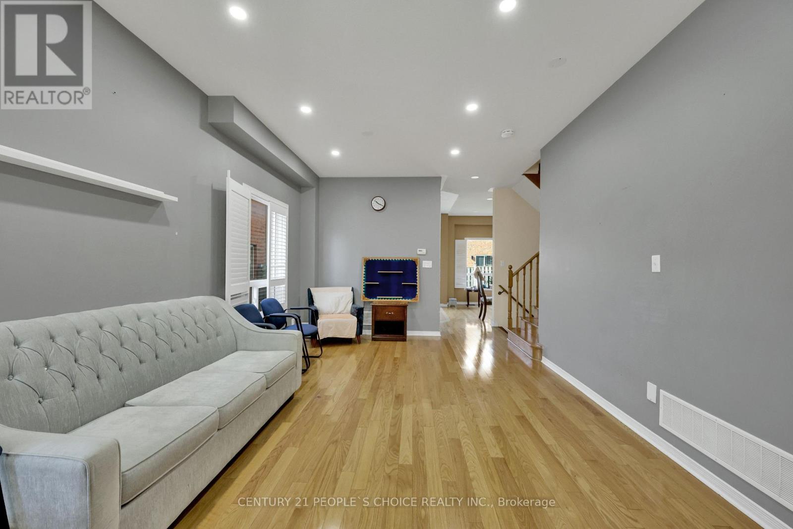 Photo 6 of 46 Commodore Drive, Brampton ON