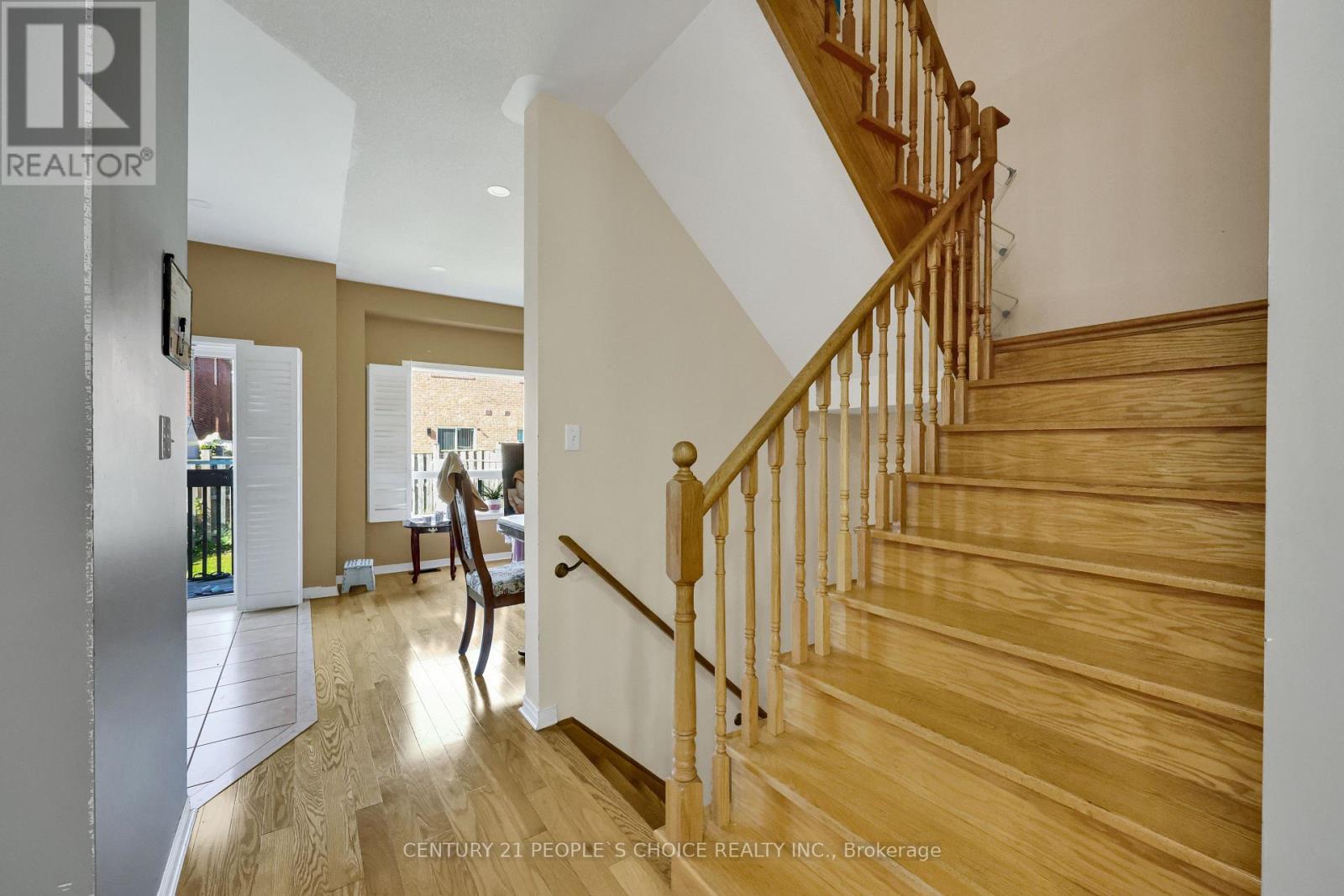 Photo 7 of 46 Commodore Drive, Brampton ON