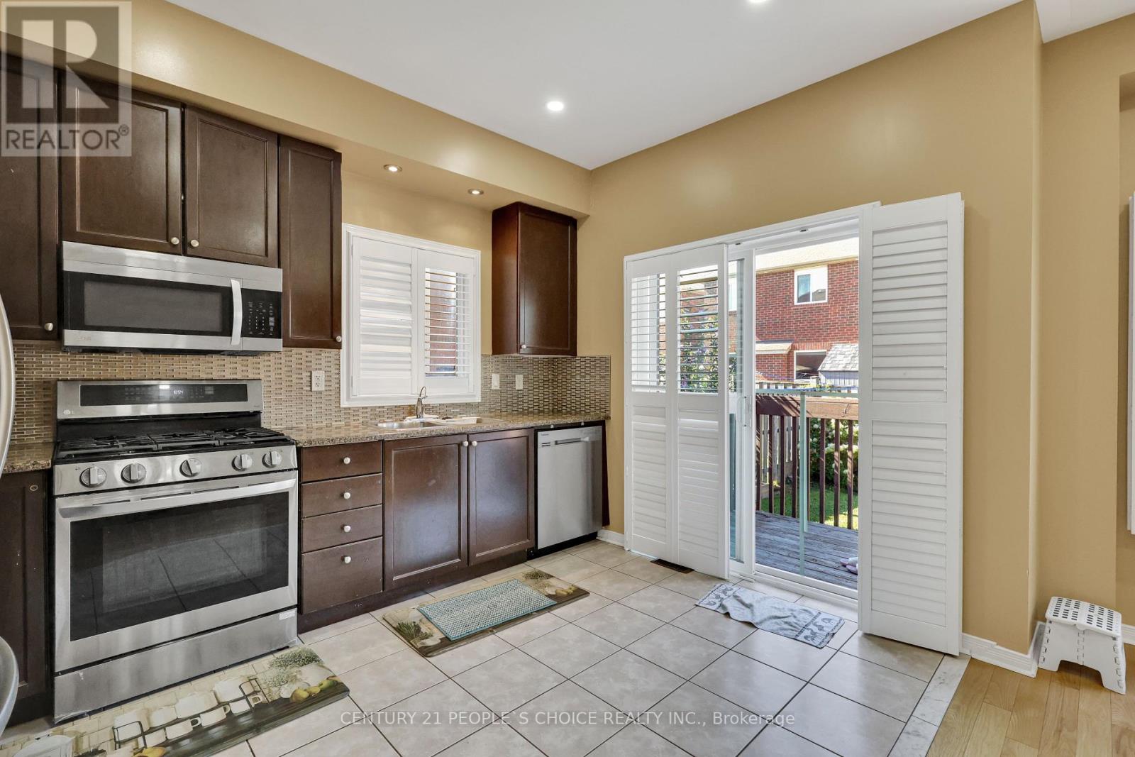 Photo 8 of 46 Commodore Drive, Brampton ON