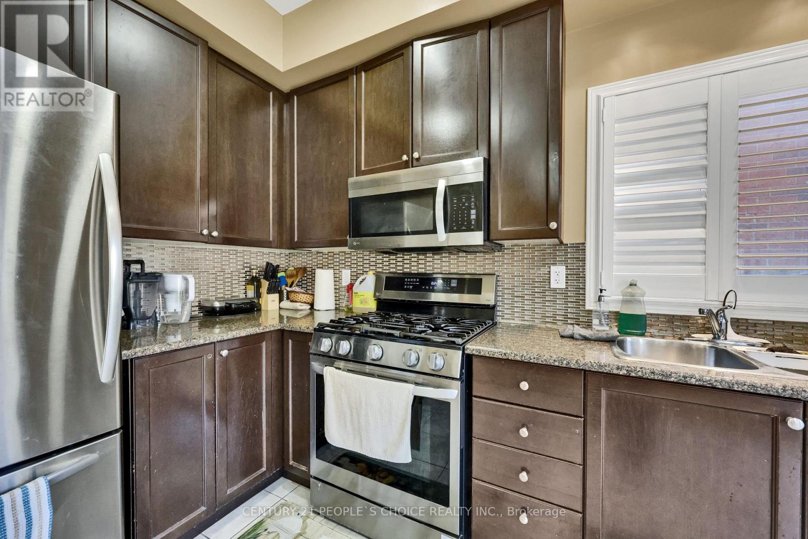 Photo 9 of 46 Commodore Drive, Brampton ON