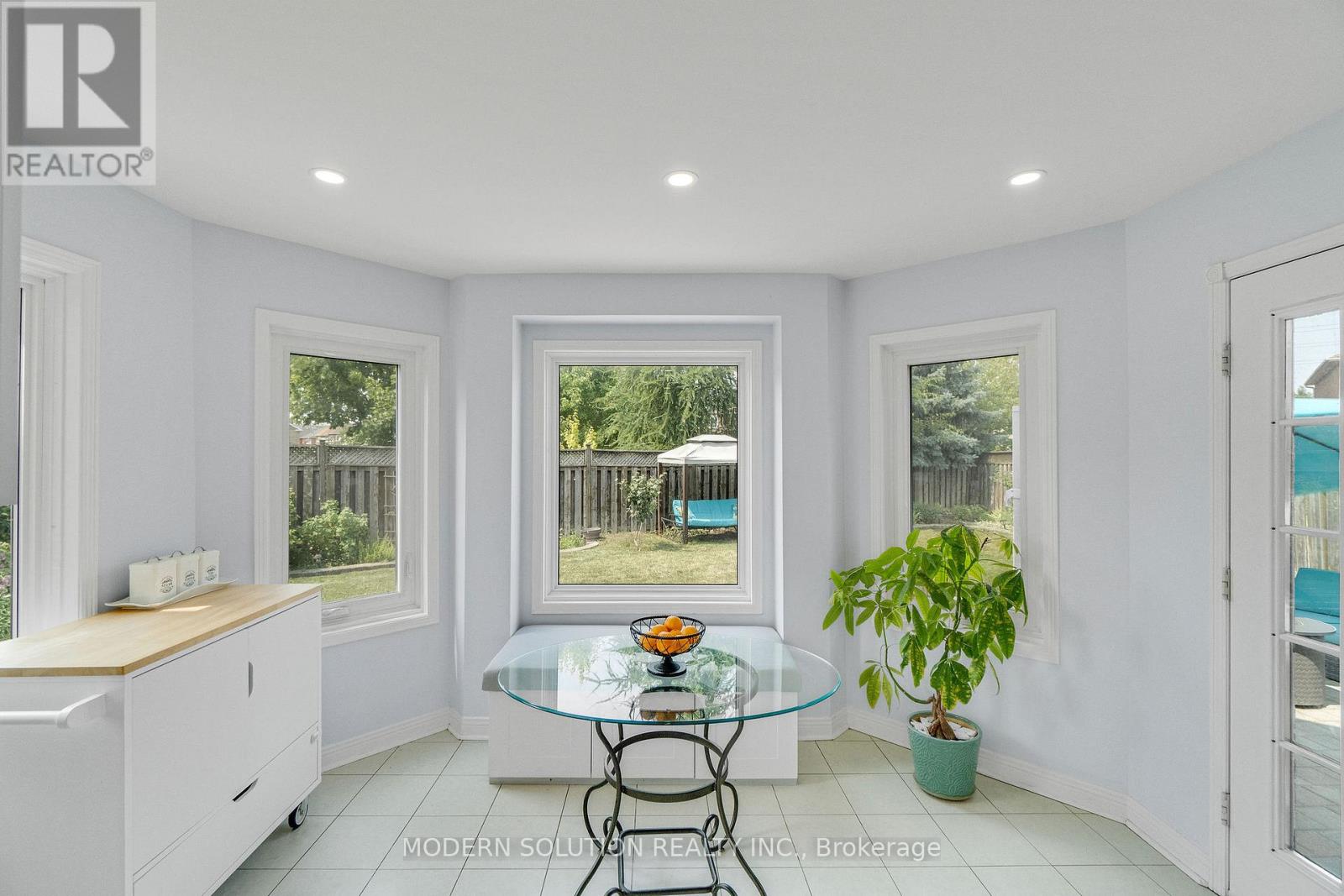 Photo 11 of 4806 Crystal Rose Drive S, Mississauga ON