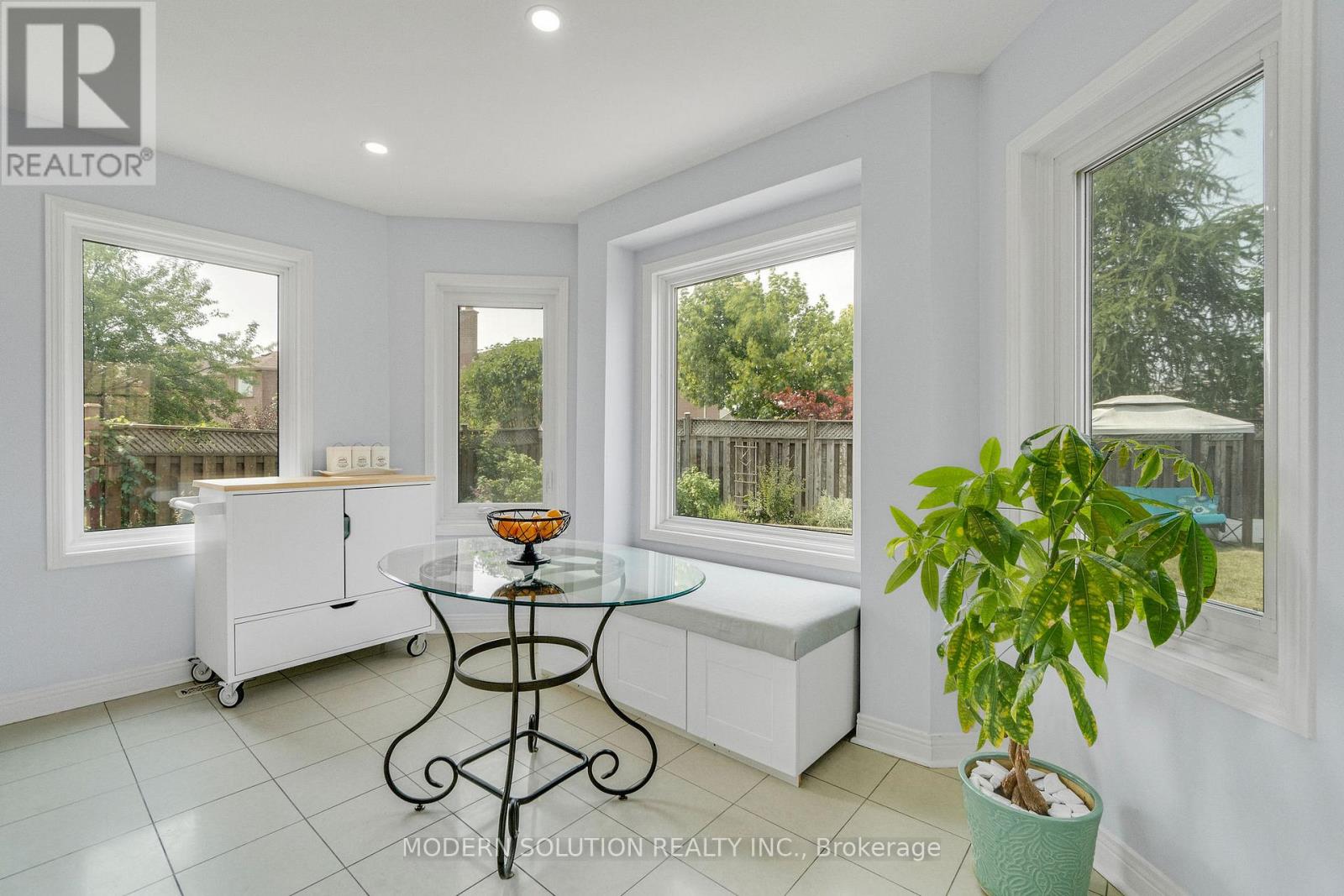 Photo 12 of 4806 Crystal Rose Drive S, Mississauga ON