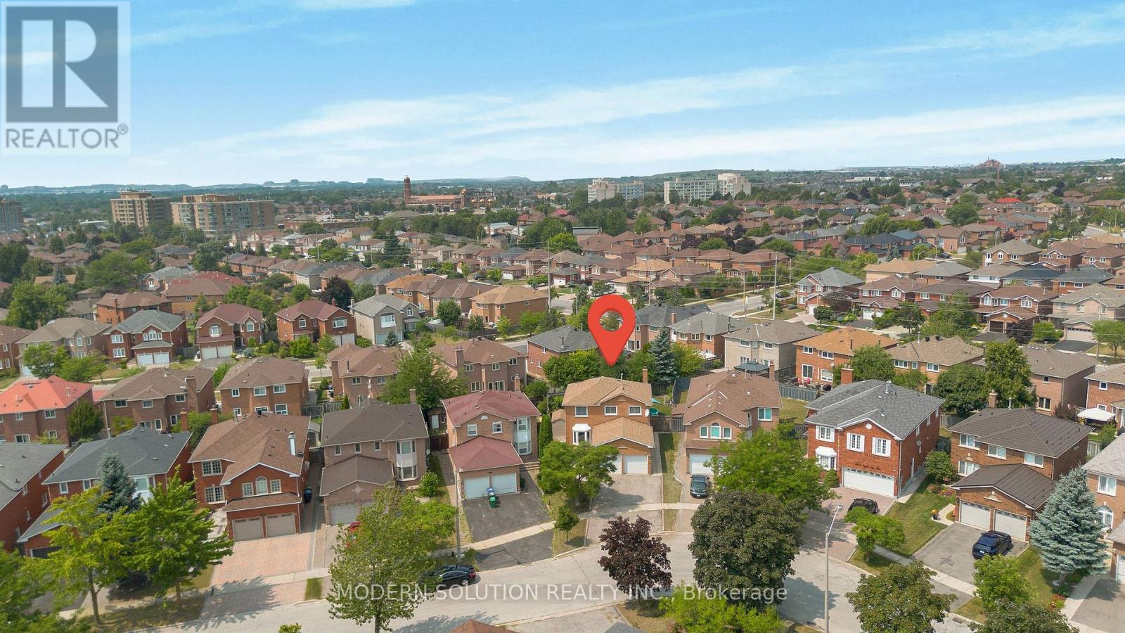 Photo 2 of 4806 Crystal Rose Drive S, Mississauga ON