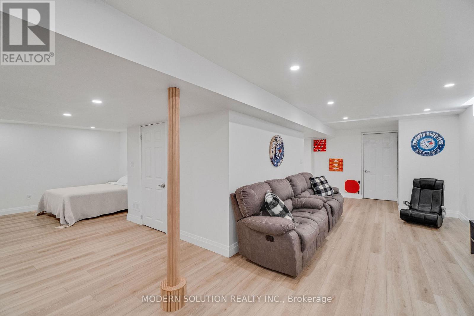 Photo 23 of 4806 Crystal Rose Drive S, Mississauga ON
