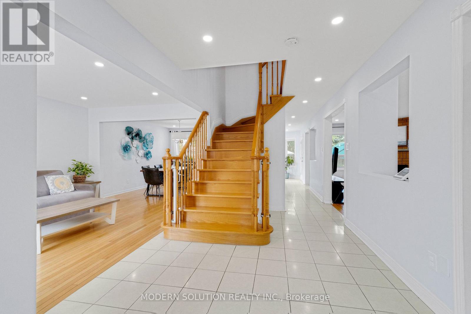 Photo 4 of 4806 Crystal Rose Drive S, Mississauga ON