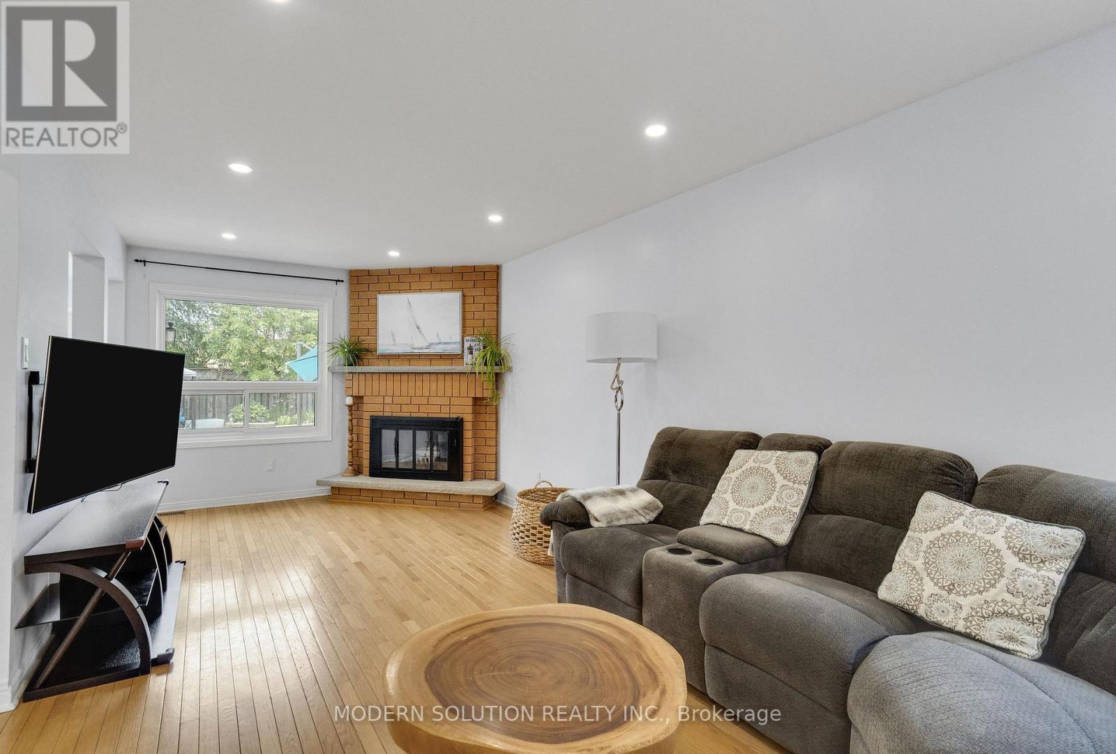 Photo 8 of 4806 Crystal Rose Drive S, Mississauga ON