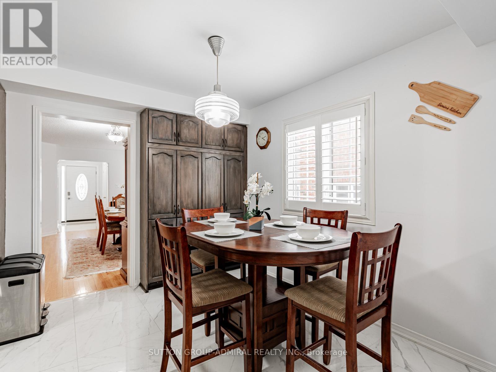 Photo 10 of 185 Foxfield Crescent, Vaughan ON
