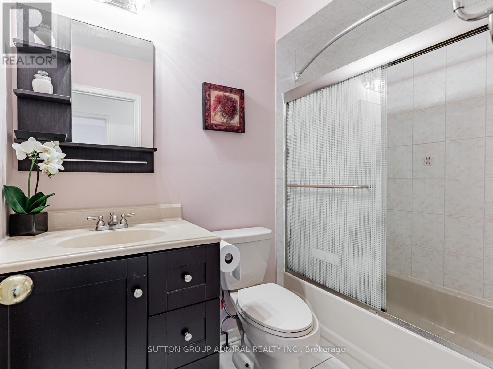 Photo 24 of 185 Foxfield Crescent, Vaughan ON