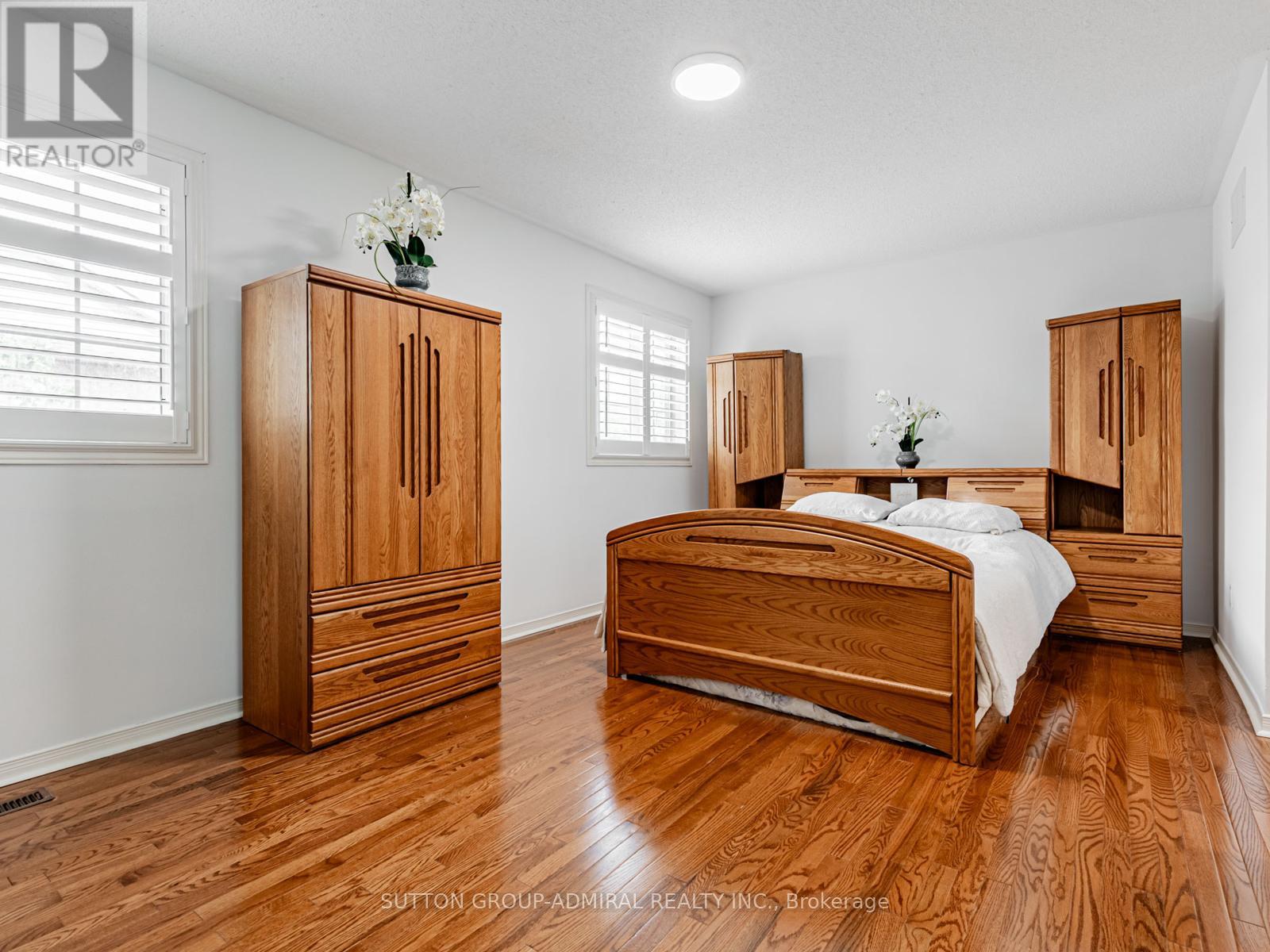Photo 18 of 185 Foxfield Crescent, Vaughan ON
