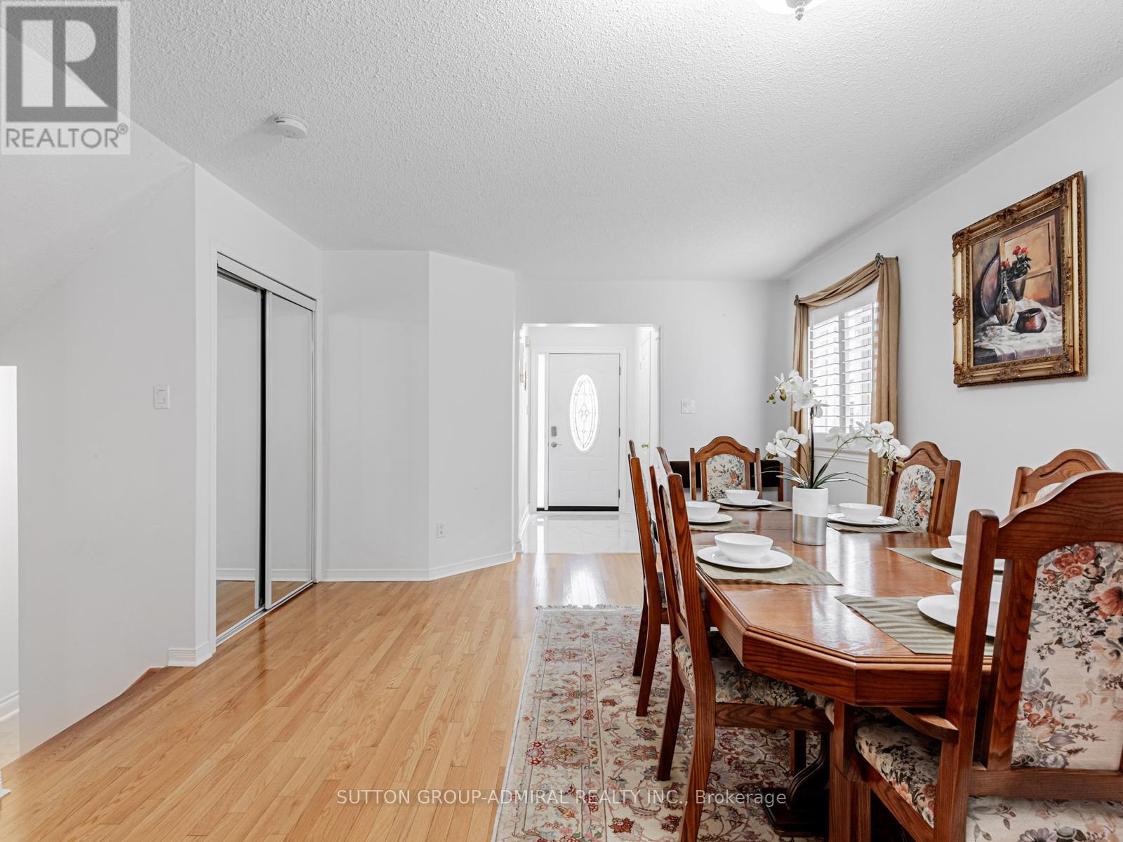 Photo 5 of 185 Foxfield Crescent, Vaughan ON