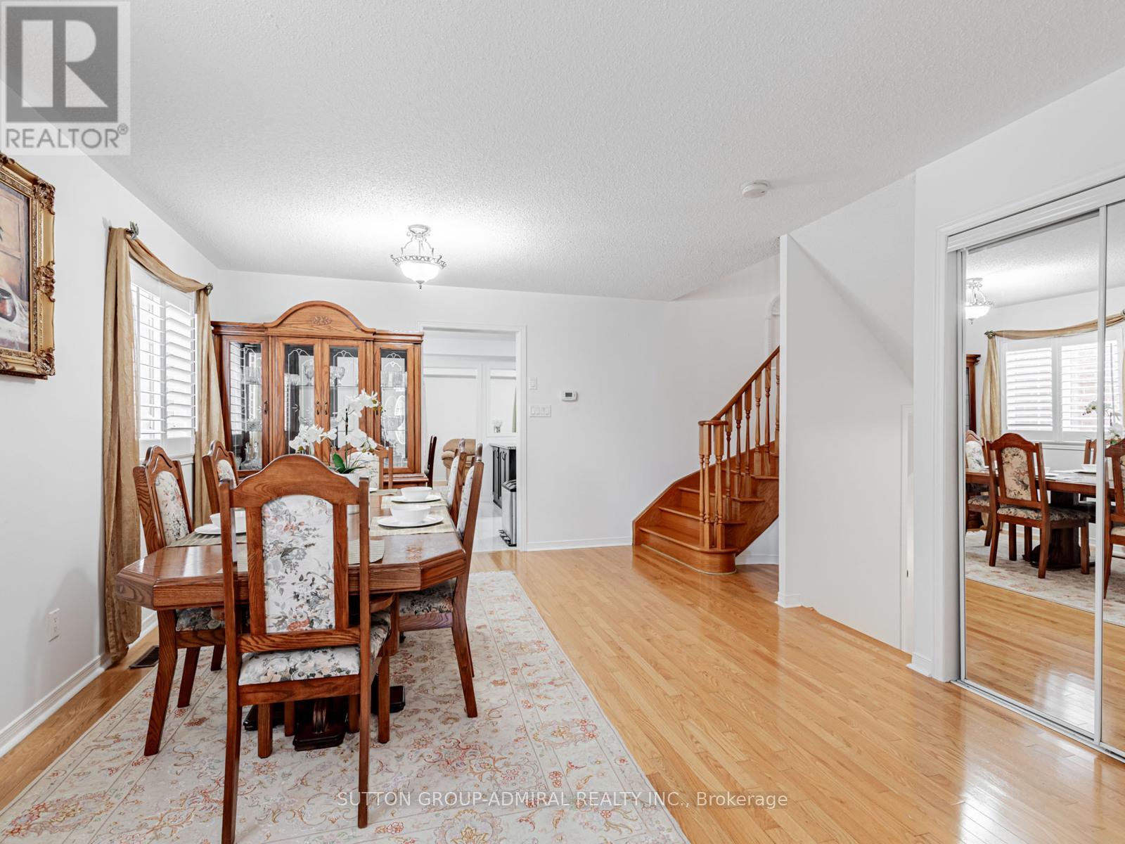 Photo 4 of 185 Foxfield Crescent, Vaughan ON