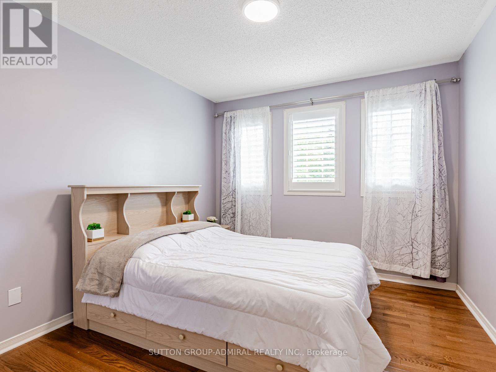 Photo 23 of 185 Foxfield Crescent, Vaughan ON