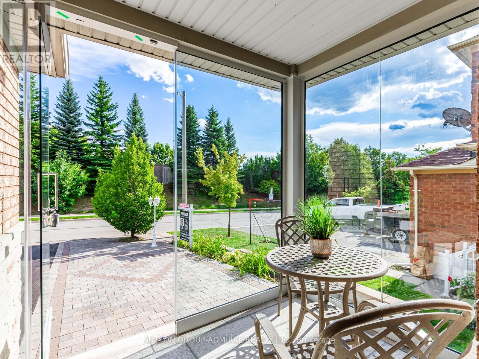 Photo 3 of 185 Foxfield Crescent, Vaughan ON