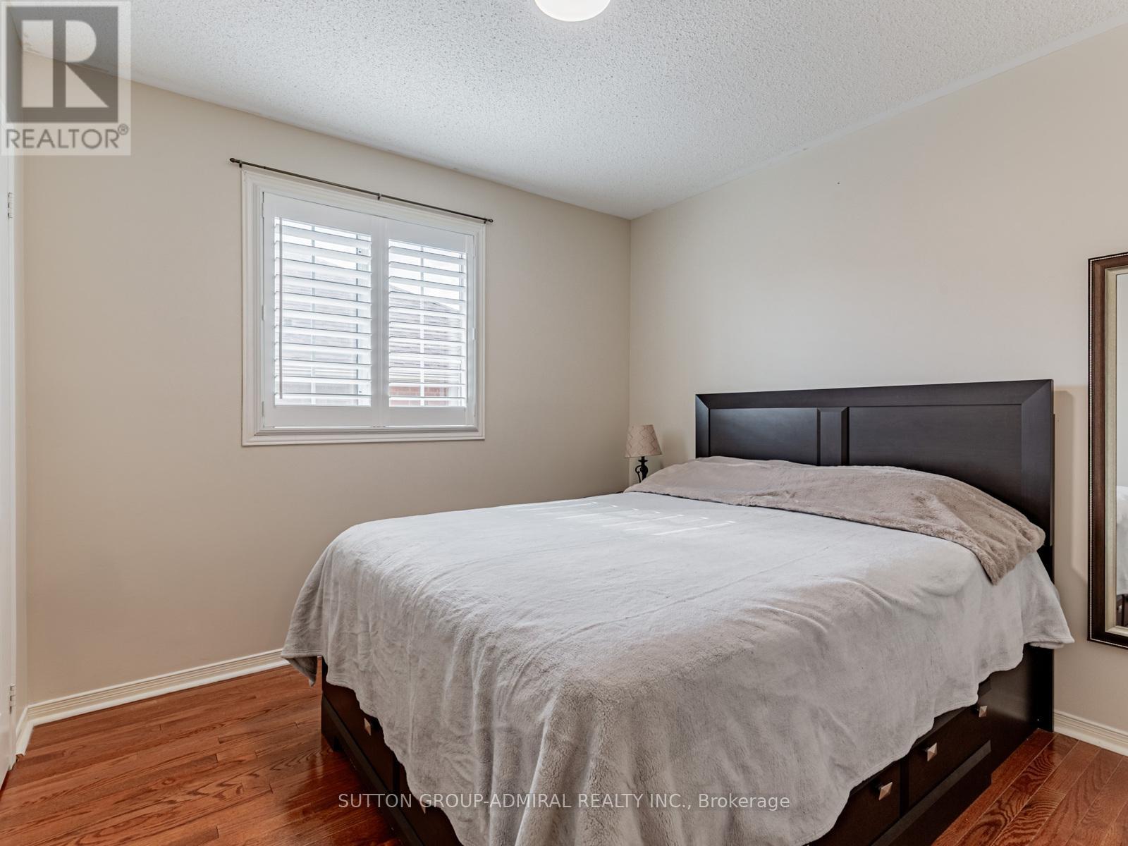Photo 21 of 185 Foxfield Crescent, Vaughan ON