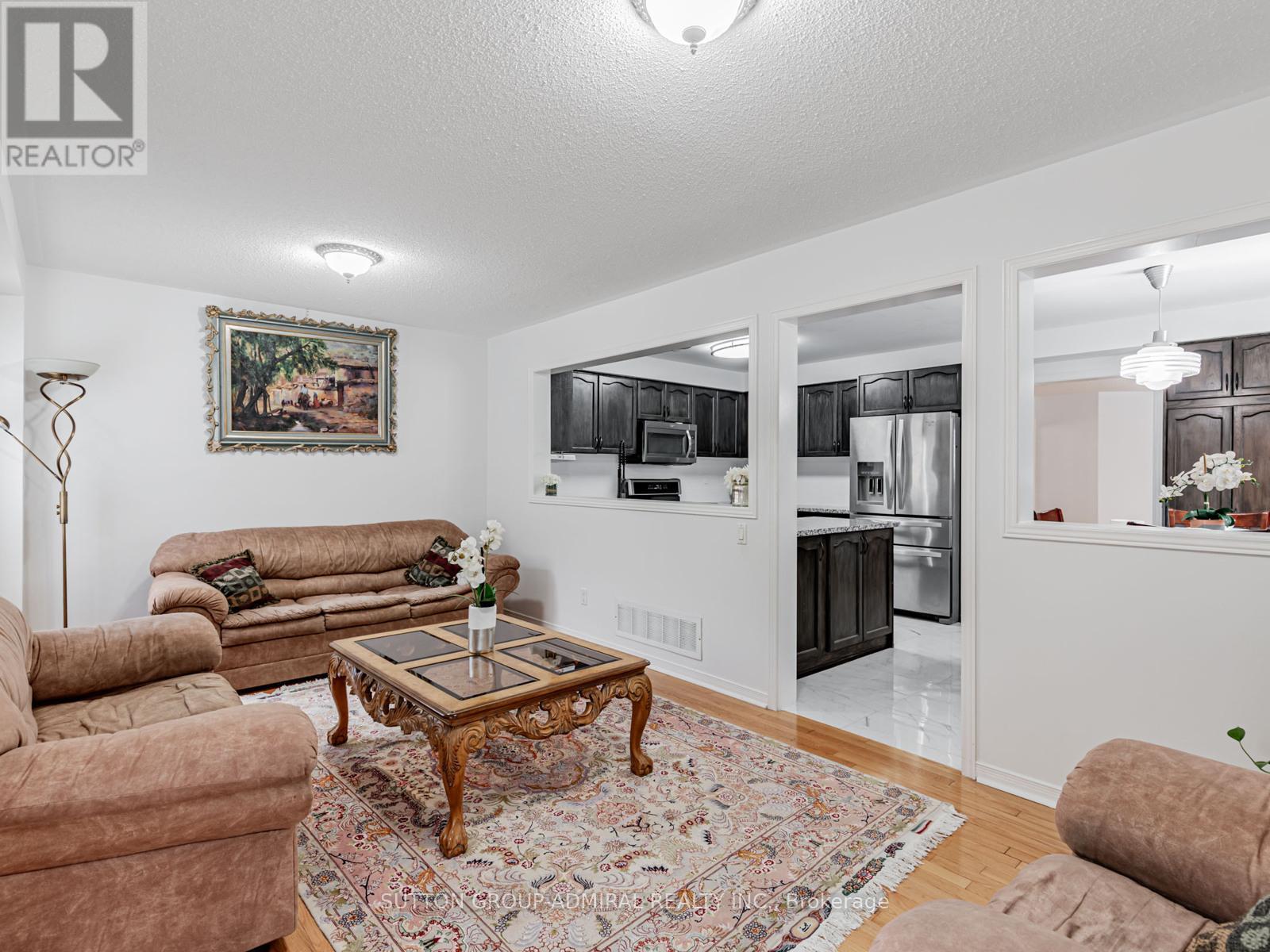 Photo 14 of 185 Foxfield Crescent, Vaughan ON