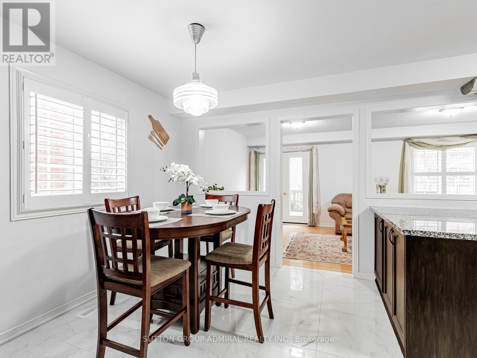 Photo 8 of 185 Foxfield Crescent, Vaughan ON