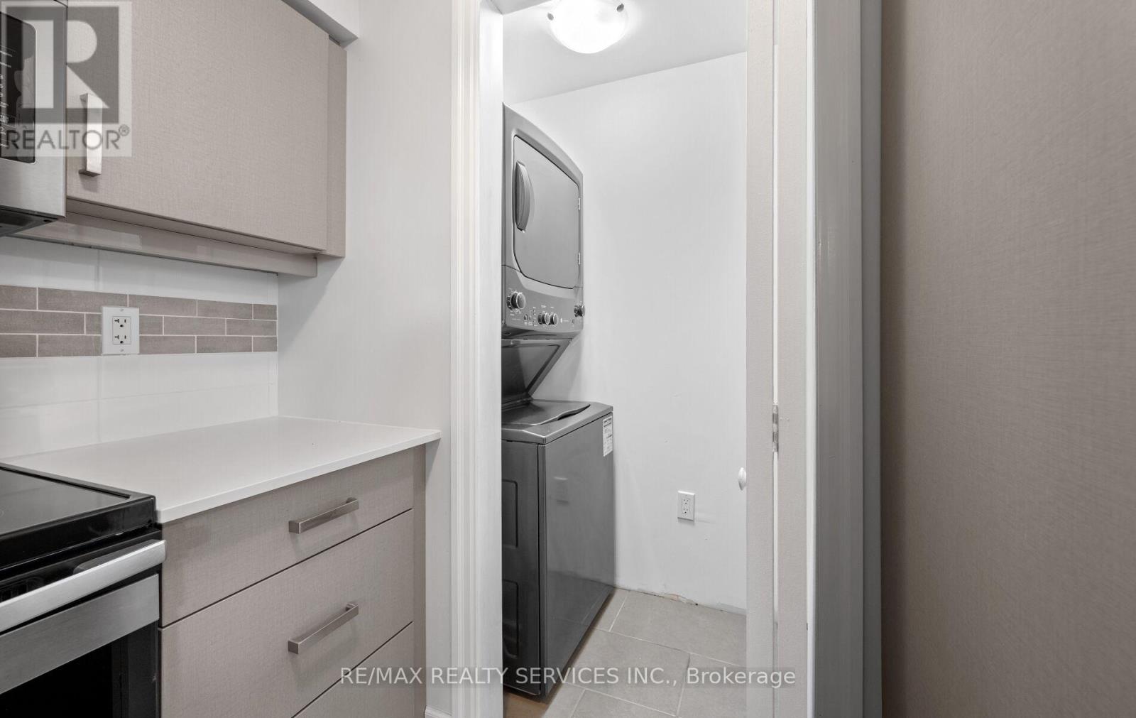 Photo 33 of 182 Tysonville Circle, Brampton ON