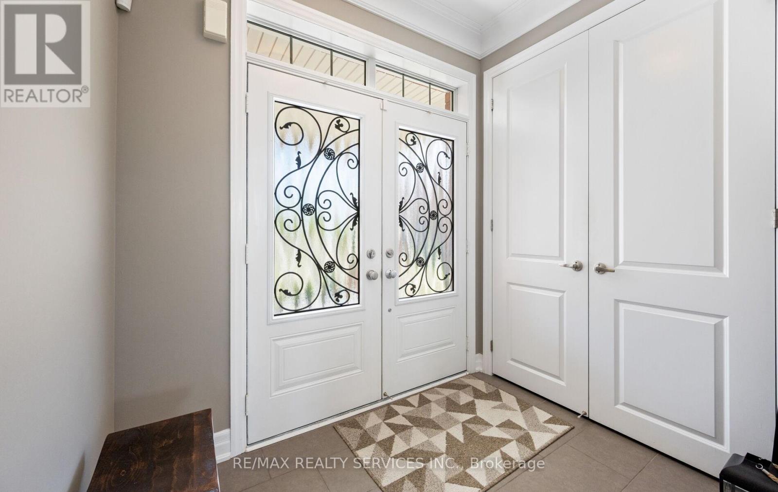 Photo 5 of 182 Tysonville Circle, Brampton ON