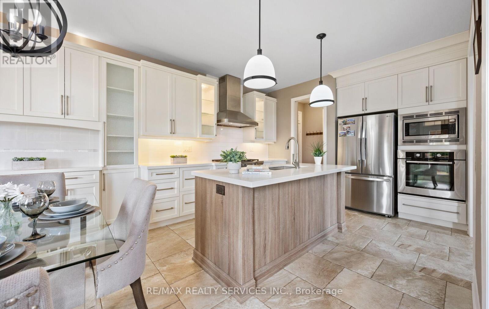 Photo 14 of 182 Tysonville Circle, Brampton ON