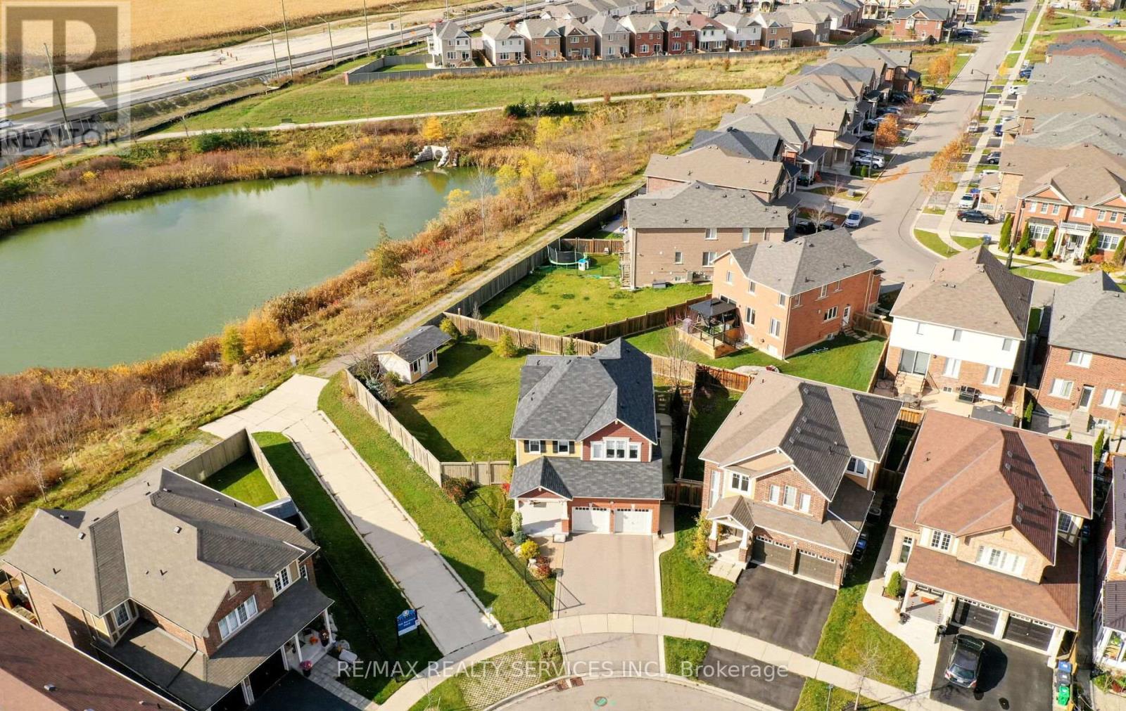 Photo 3 of 182 Tysonville Circle, Brampton ON
