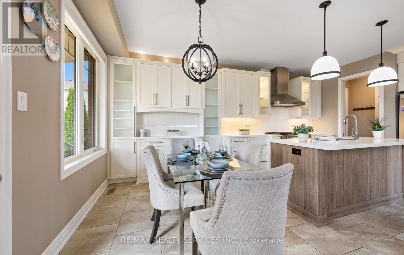 Photo 13 of 182 Tysonville Circle, Brampton ON