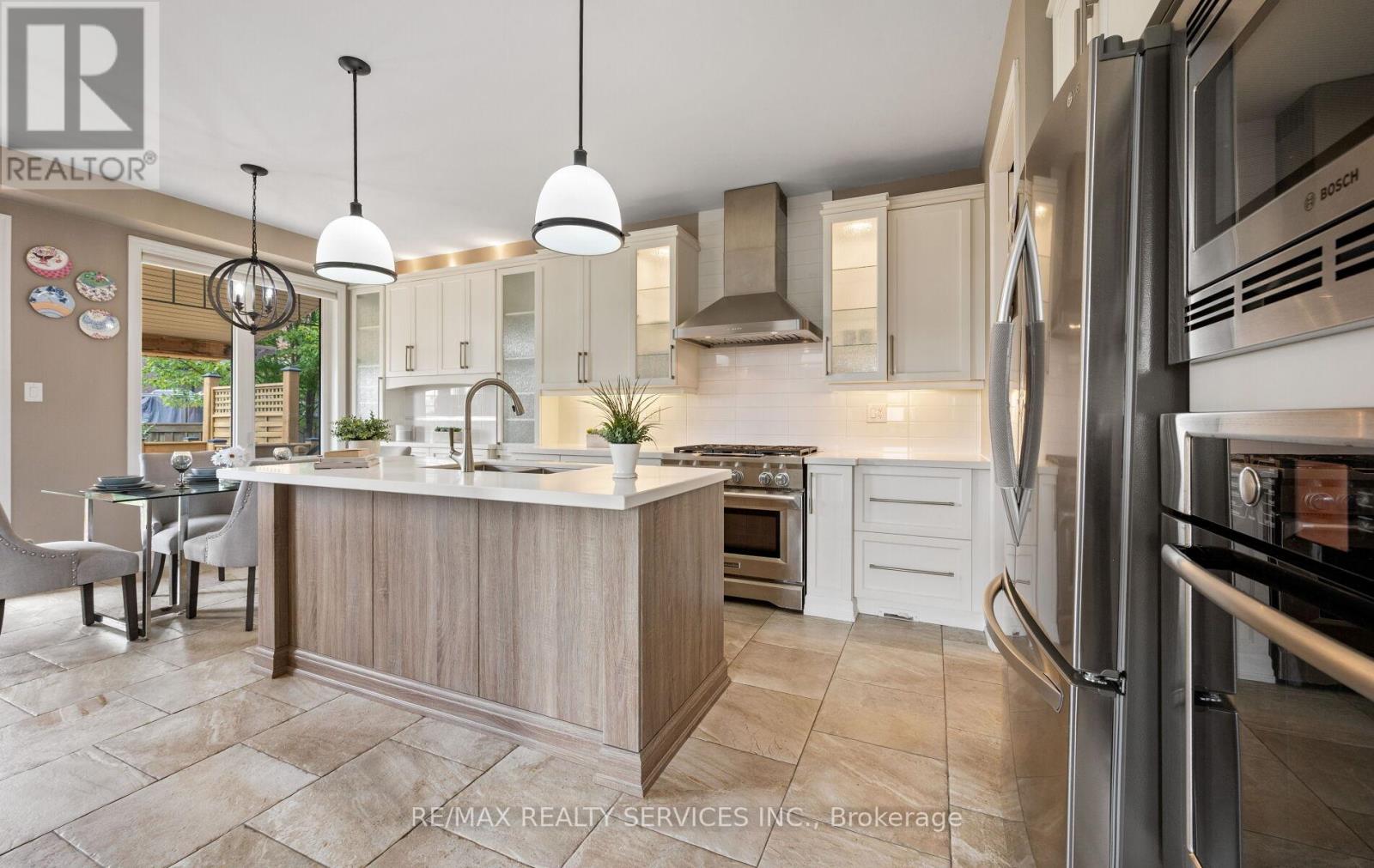 Photo 15 of 182 Tysonville Circle, Brampton ON