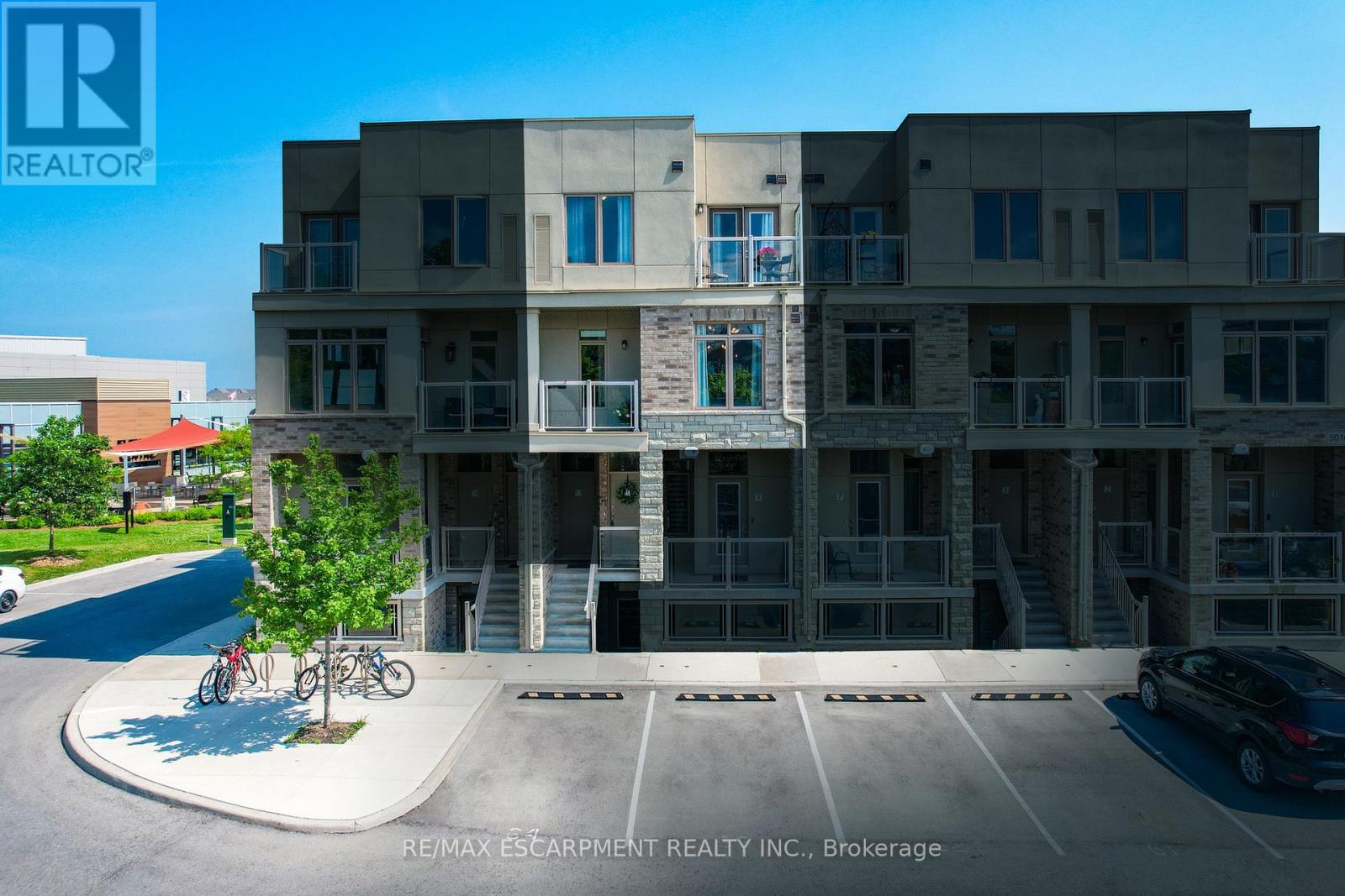 Photo 2 of 10 5016 Serena Drive, Lincoln ON